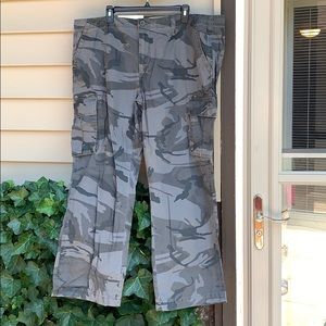 NEW Men’s Camouflage Cargo Pants Relaxed Gray